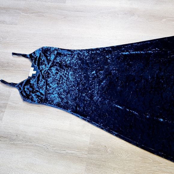 MICHAEL MICHAEL KORS: Crushed Velvet Maxi Dress Size Medium - Picture 4 of 10